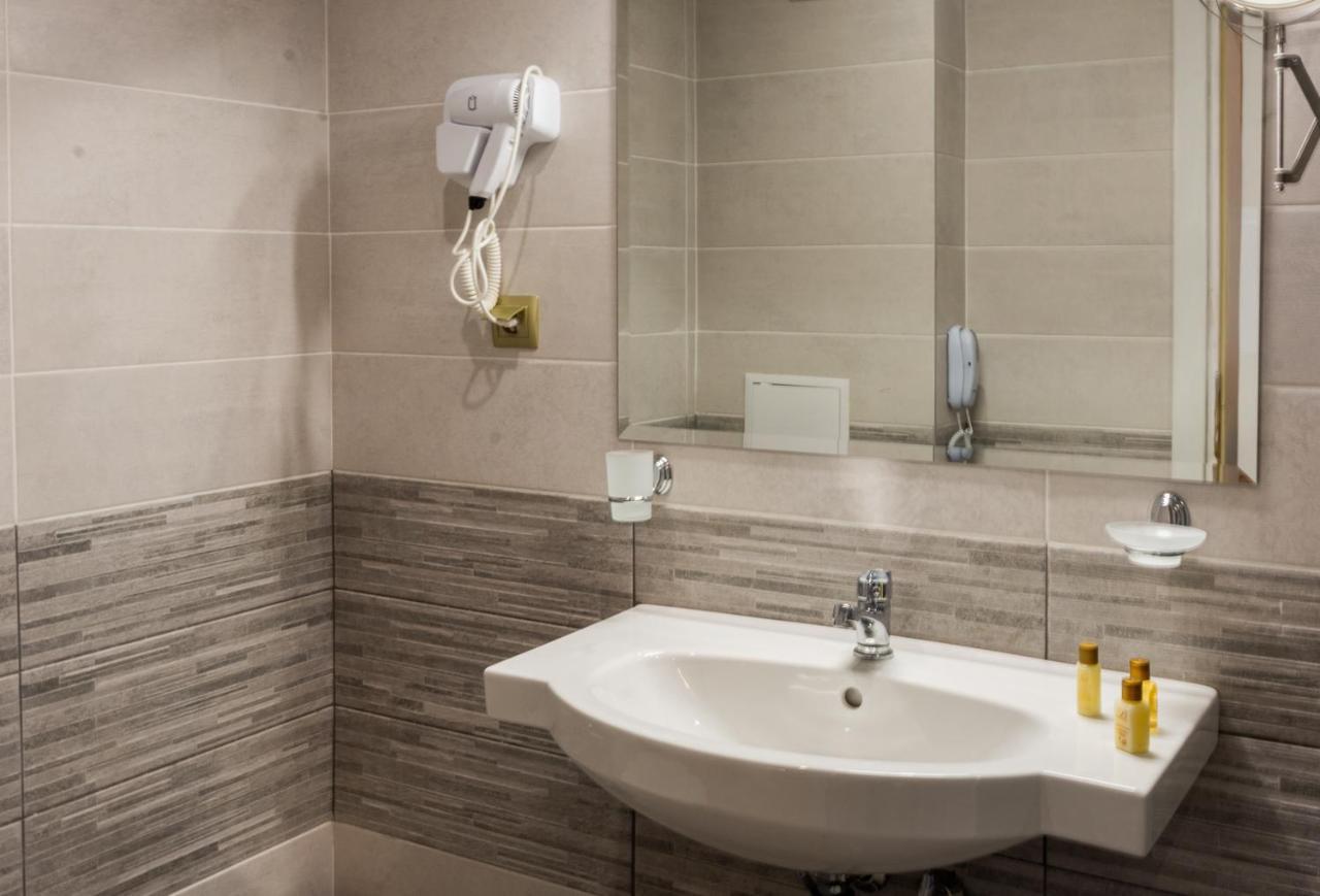 Vemara City Boutique Hotel-Free Parking Varna Dış mekan fotoğraf