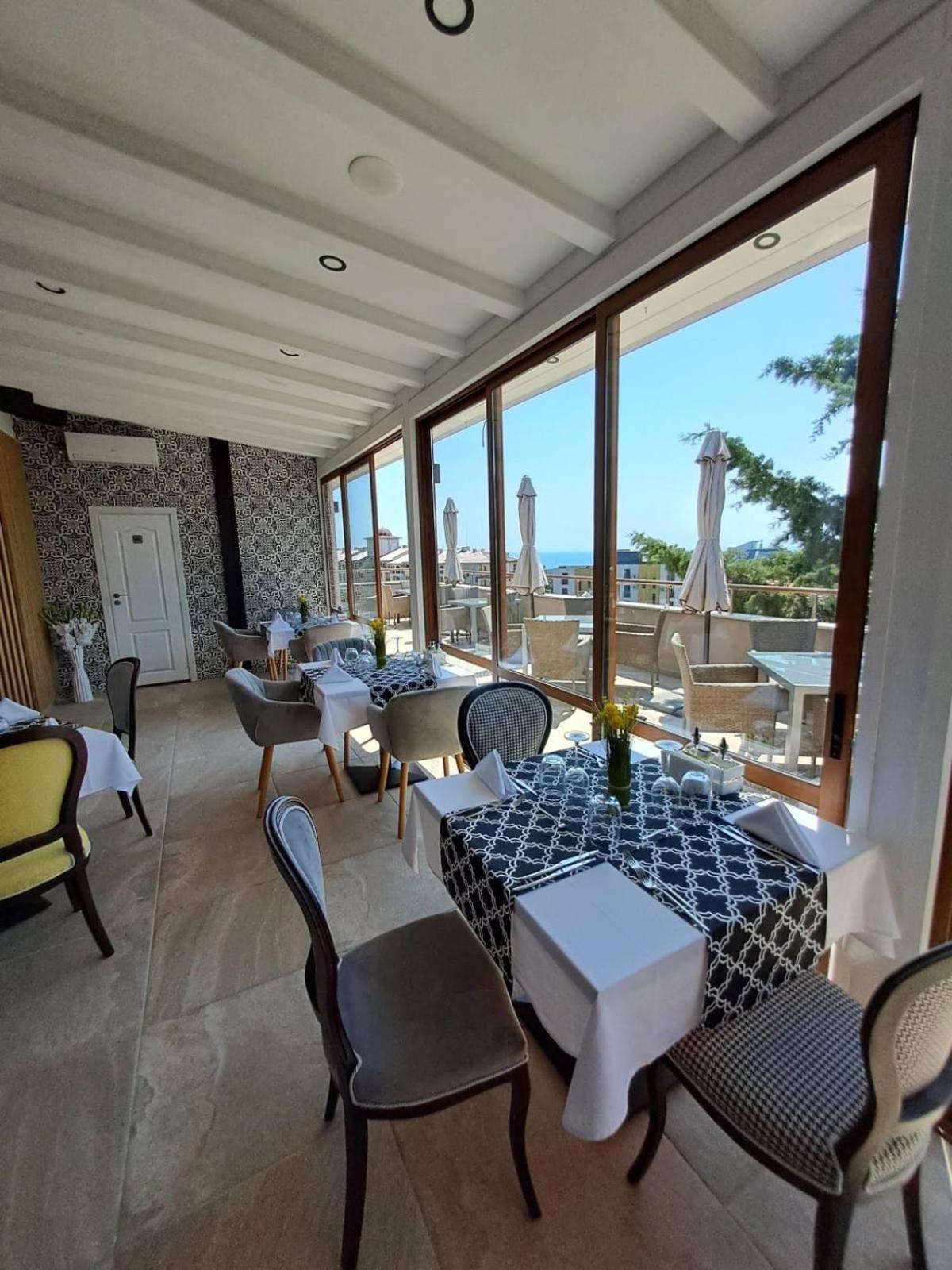 Vemara City Boutique Hotel-Free Parking Varna Dış mekan fotoğraf