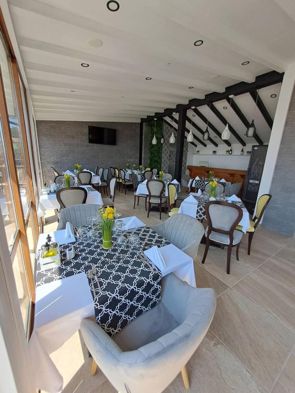 Vemara City Boutique Hotel-Free Parking Varna Dış mekan fotoğraf