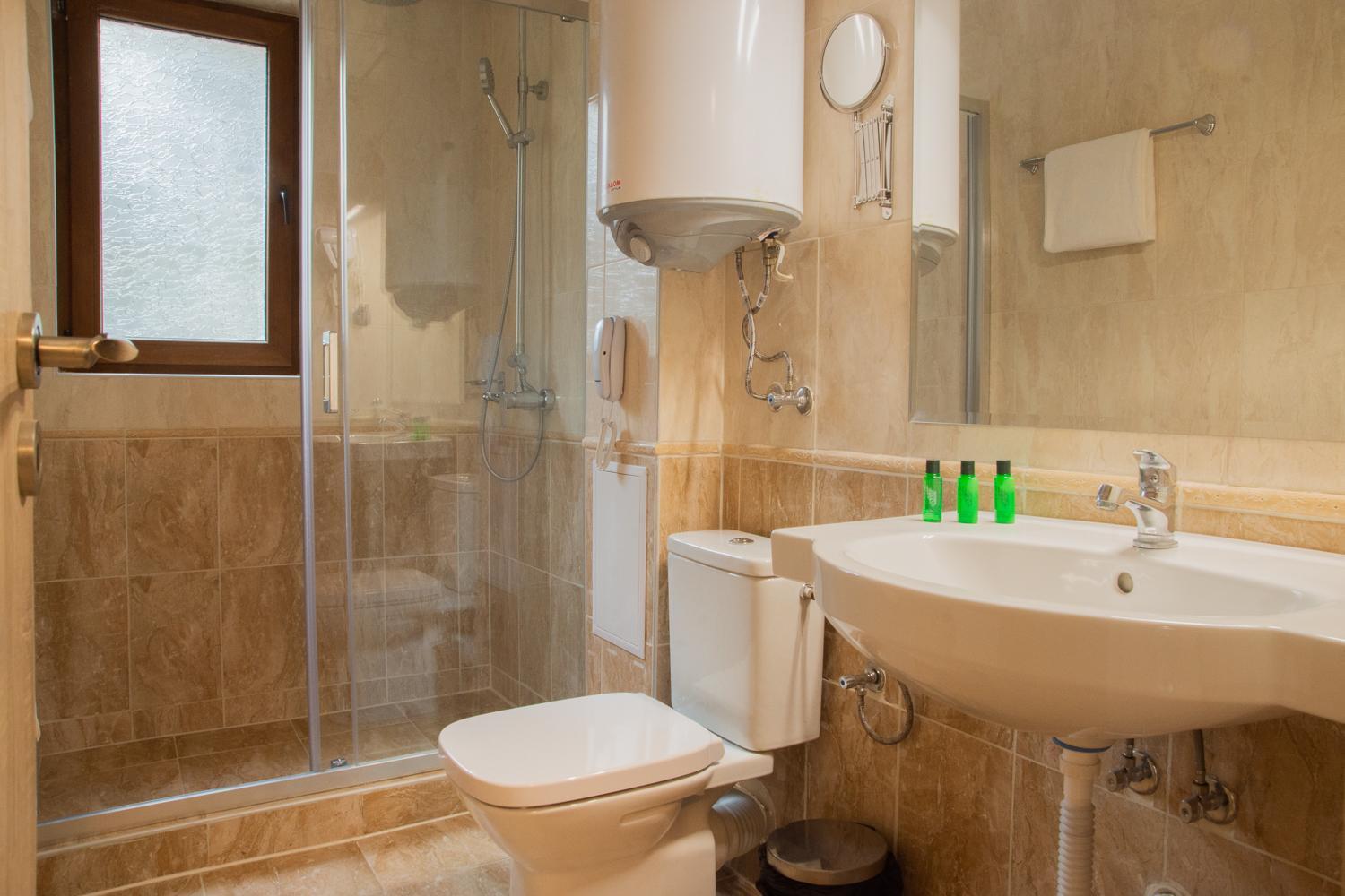 Vemara City Boutique Hotel-Free Parking Varna Dış mekan fotoğraf