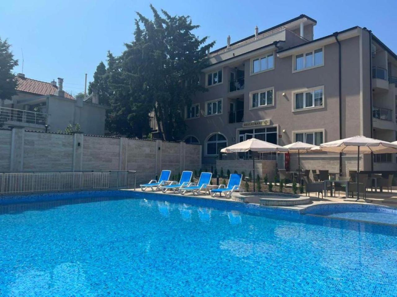Vemara City Boutique Hotel-Free Parking Varna Dış mekan fotoğraf