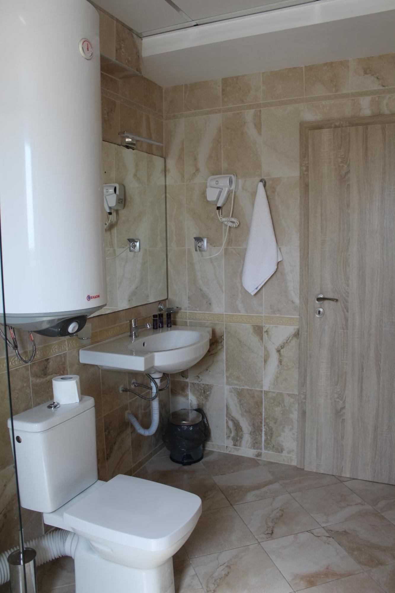 Vemara City Boutique Hotel-Free Parking Varna Dış mekan fotoğraf